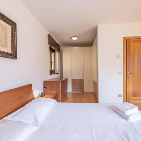 Διαμέρισμα Casa Cavina, Ampia Con Giardino E Garage *