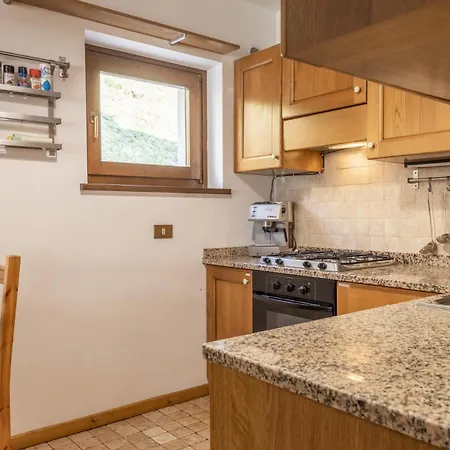 Casa Cavina, Ampia Con Giardino E Garage Venas