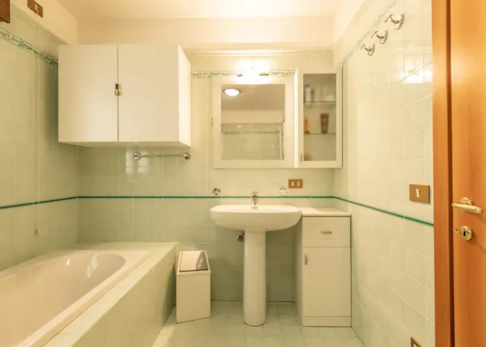 아파트 Casa Cavina, Ampia Con Giardino E Garage *