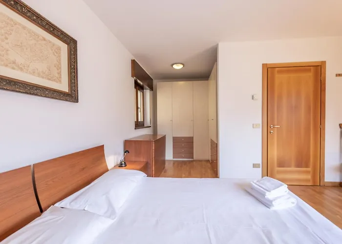 아파트 Casa Cavina, Ampia Con Giardino E Garage *