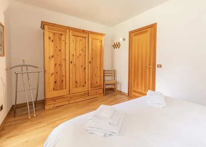 아파트 Casa Cavina, Ampia Con Giardino E Garage