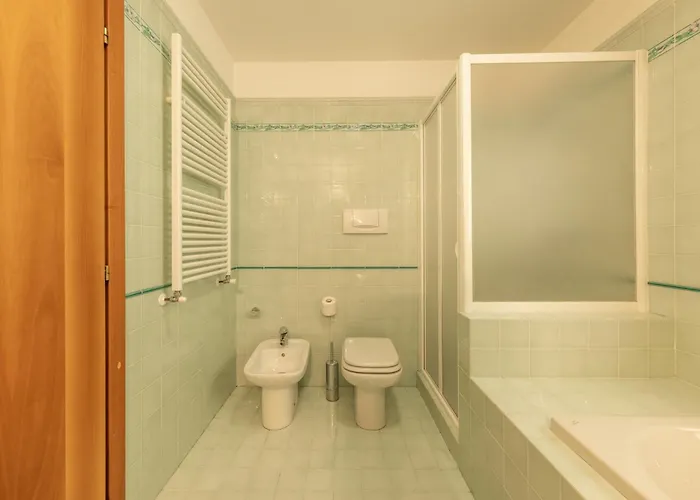 Casa Cavina, Ampia Con Giardino E Garage 아파트 *