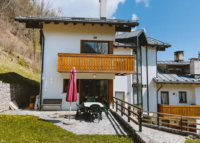 Casa Cavina, Ampia Con Giardino E Garage 아파트 Venas