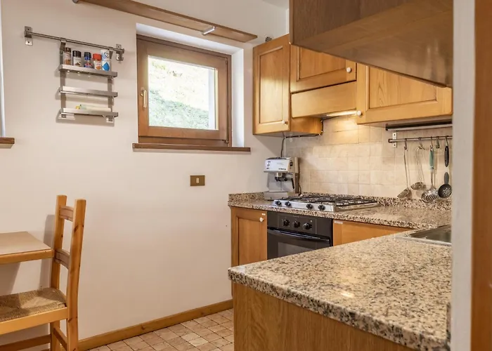 Casa Cavina, Ampia Con Giardino E Garage Venas